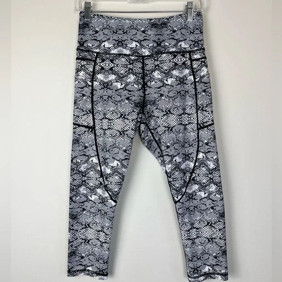 NEW Zyia Active Cobra Metallic Cropped Light N Tight Leggings Size 8-10 - Picture 2 of 8